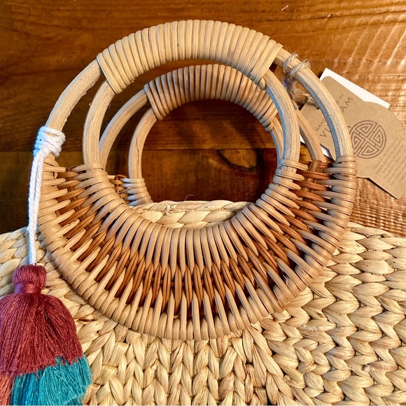 NEW Natural Hyacinth Raffia Straw Purse Tote Bag Tassel Tropical Size 12 x 14" - Picture 4 of 11